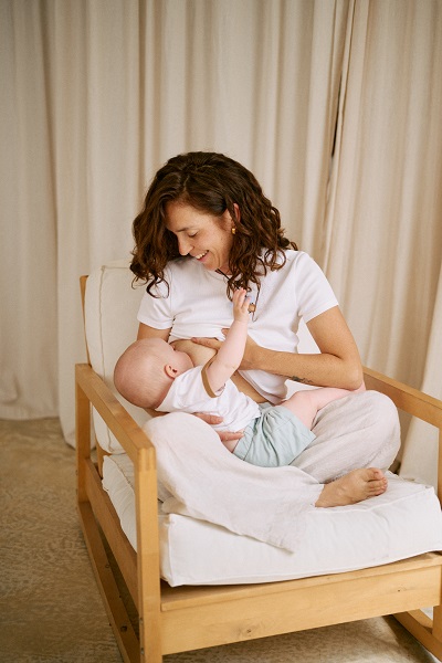 Kangura portabebés Collar de porteo y lactancia Momawo Formentera