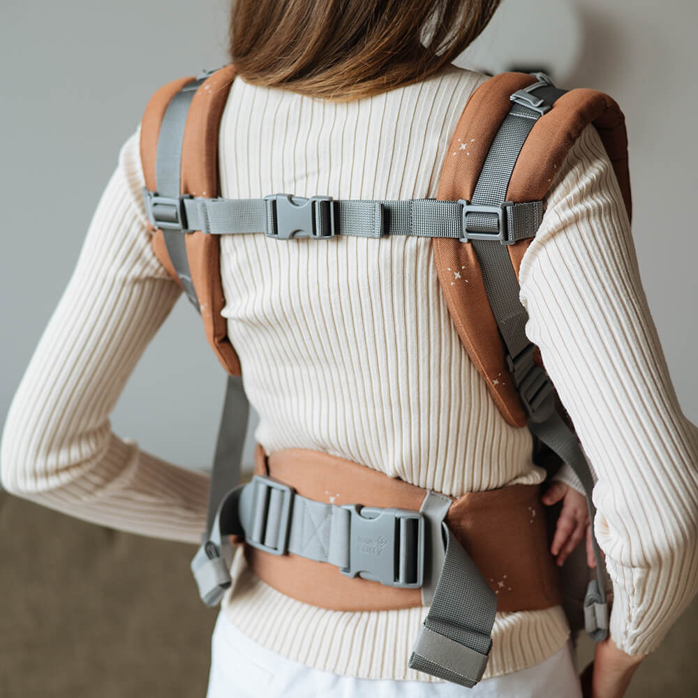 Kangura portabebés Mochila evolutiva Love and Carry One Caramel (100% Algodón Orgánico)