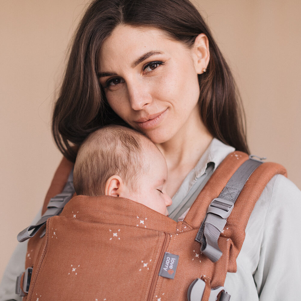 Kangura portabebés Mochila evolutiva Love and Carry One Caramel (100% Algodón Orgánico)