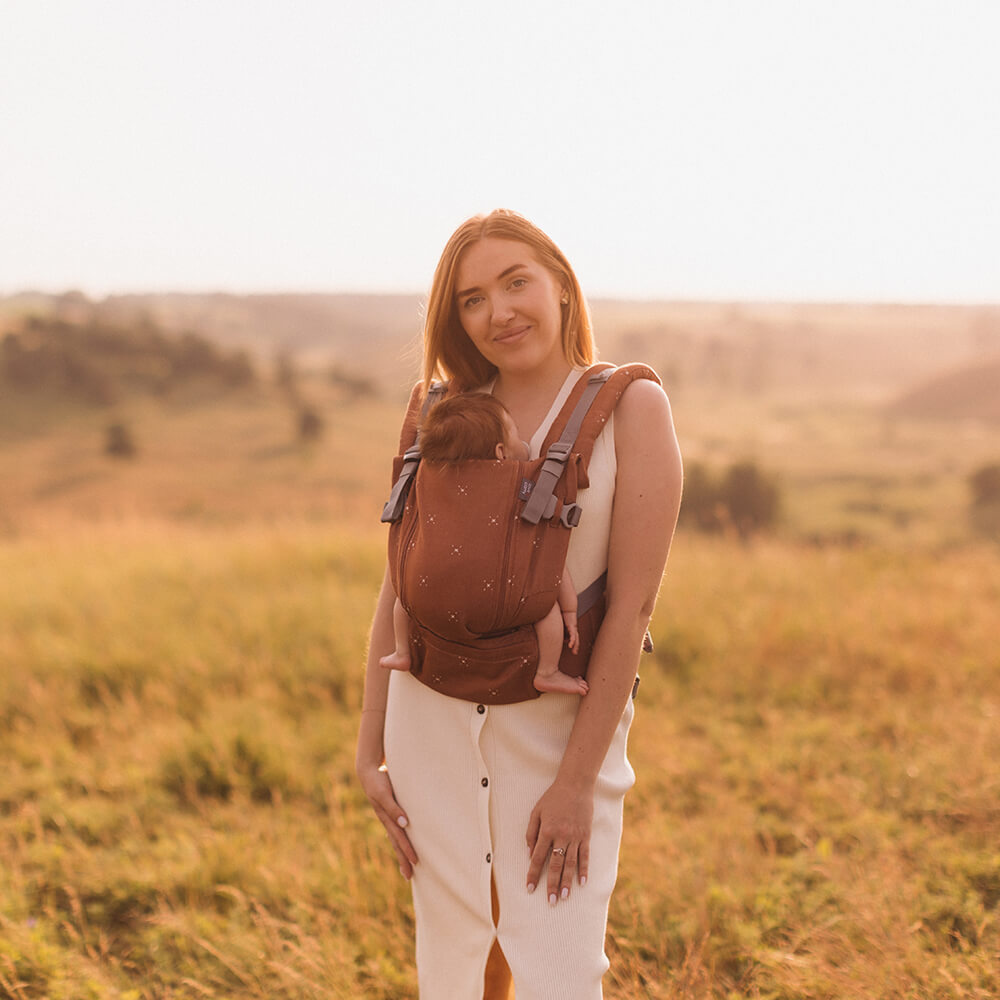 Kangura portabebés Mochila evolutiva Love and Carry One Caramel (100% Algodón Orgánico)
